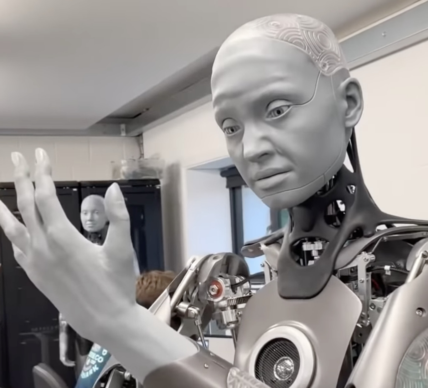 Robot makes eerie human-like expressions 